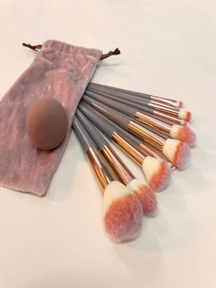 SheIn Makeup Brush Set  13 face and eye brushes and a beauty sponge in a storage bag