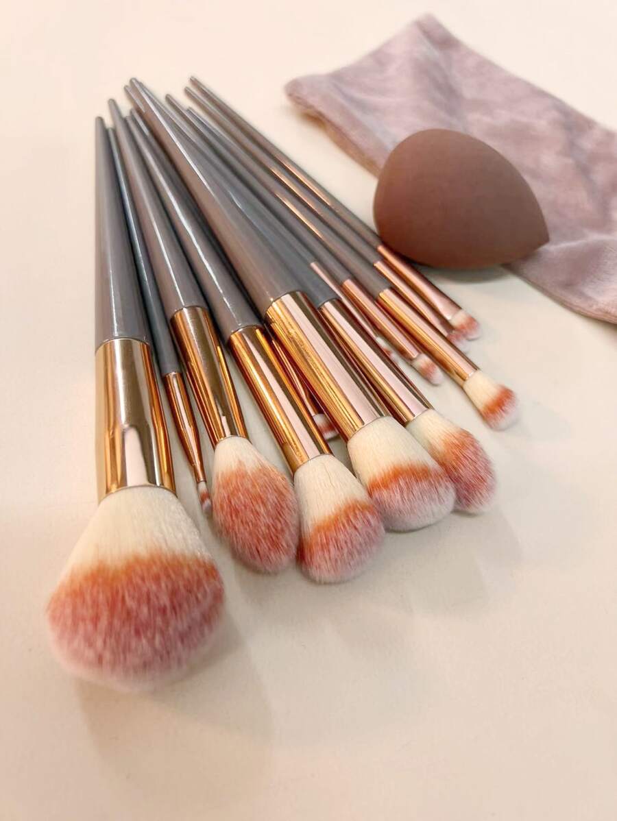 SheIn Makeup Brush Set  13 face and eye brushes and a beauty sponge in a storage bag