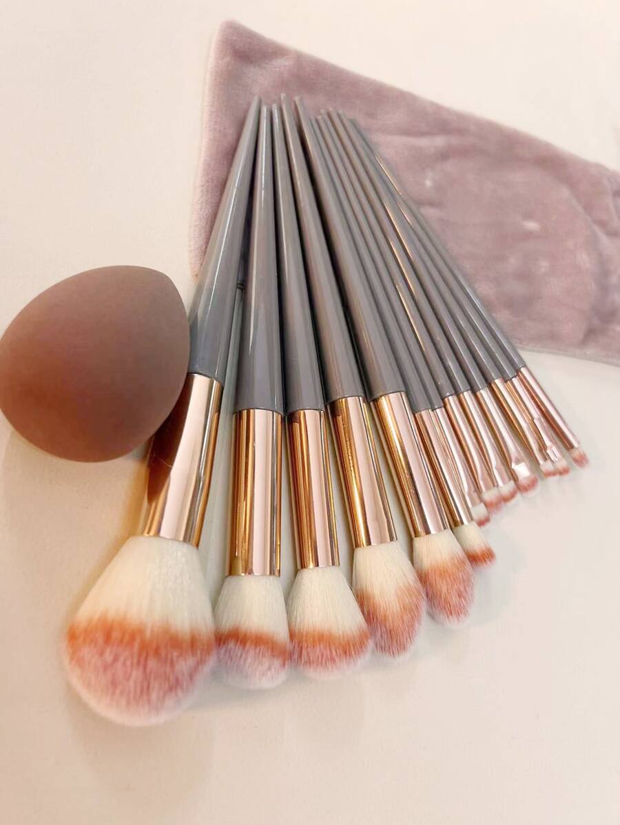 SheIn Makeup Brush Set  13 face and eye brushes and a beauty sponge in a storage bag