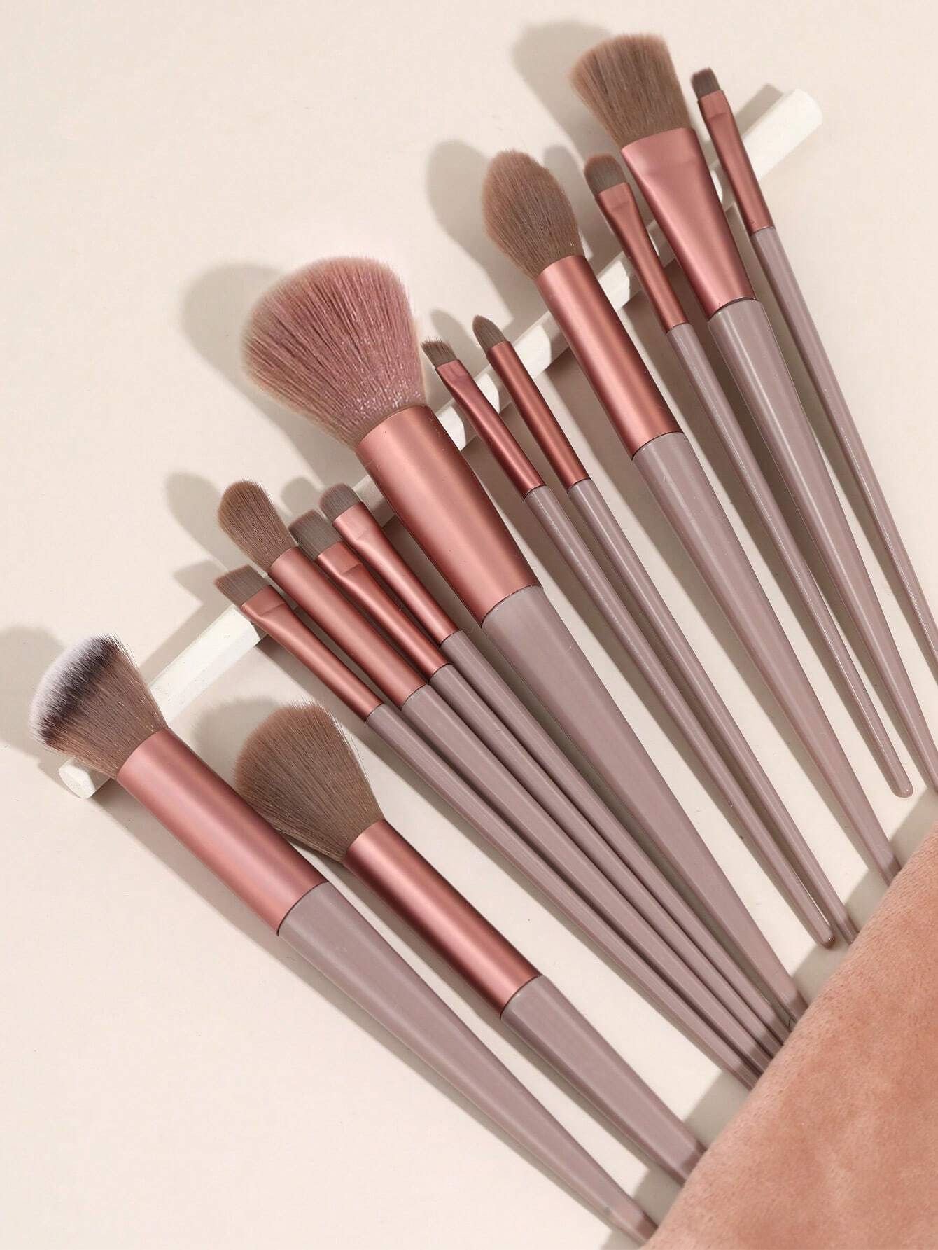 Shein 13pcs brown Makeup Brushes + spong and puff