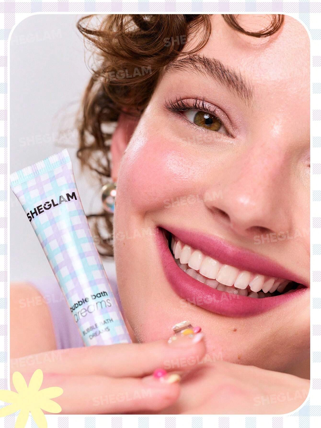 مرطب الشفاه Bubble Kiss من Sheglam + باليت Sparkle Splash + برايمر Foam Cloud + إضاءة هايلايتر + أحمر خدود ستيك