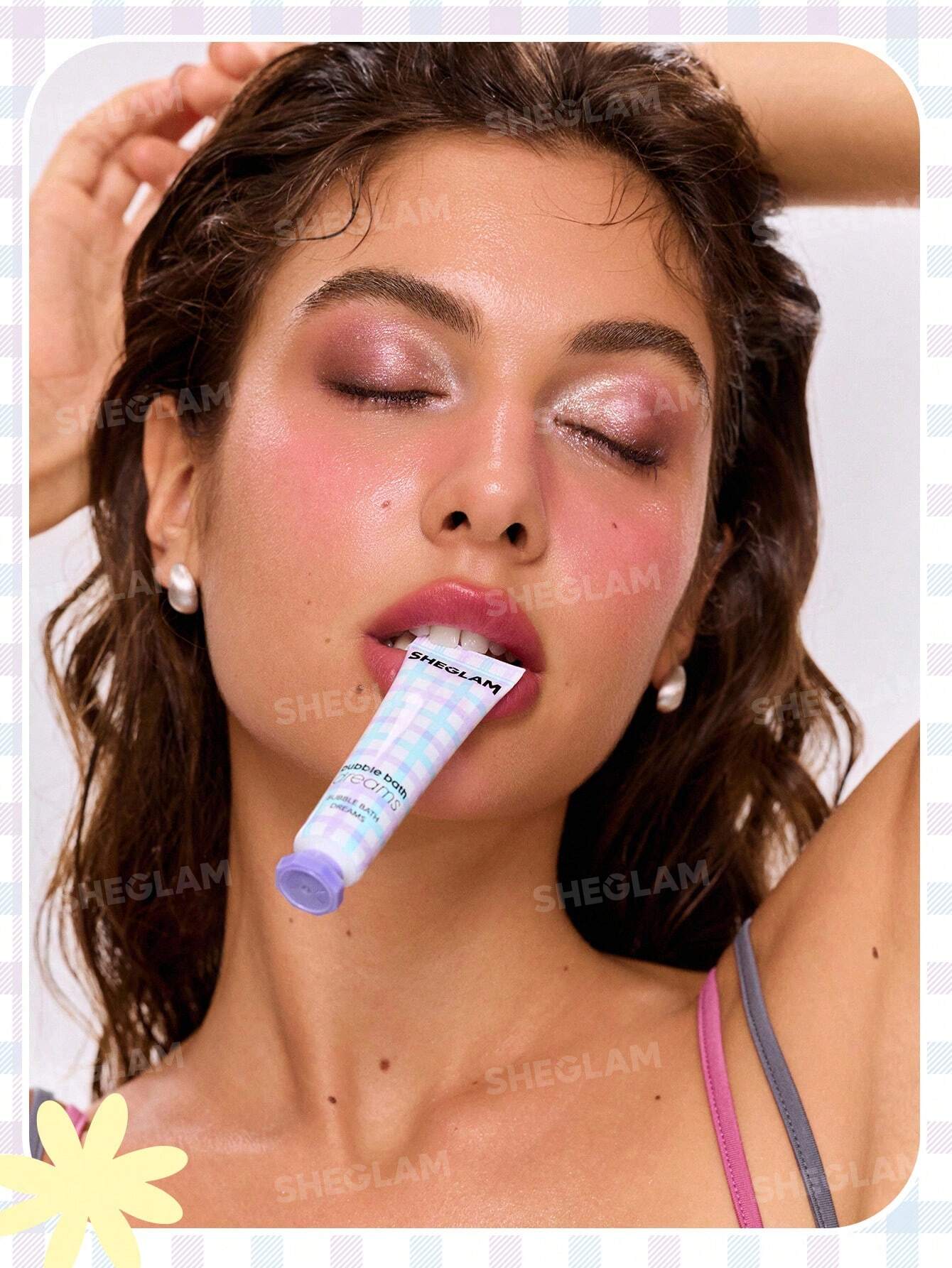 مرطب الشفاه Bubble Kiss من Sheglam + باليت Sparkle Splash + برايمر Foam Cloud + إضاءة هايلايتر + أحمر خدود ستيك