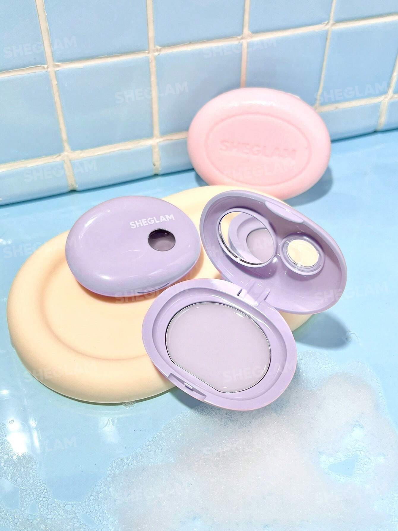 مرطب الشفاه Bubble Kiss من Sheglam + باليت Sparkle Splash + برايمر Foam Cloud + إضاءة هايلايتر + أحمر خدود ستيك