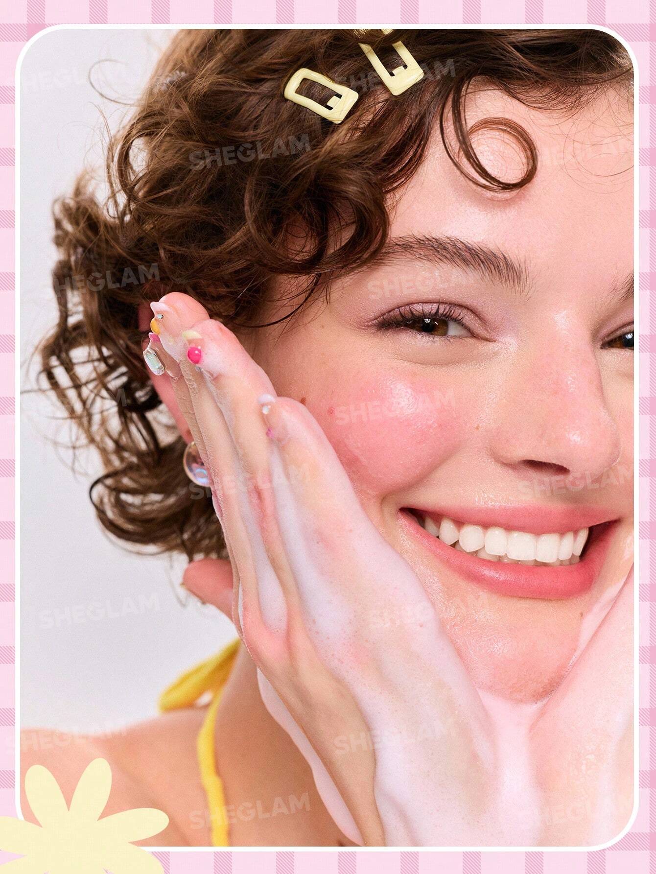 مرطب الشفاه Bubble Kiss من Sheglam + باليت Sparkle Splash + برايمر Foam Cloud + إضاءة هايلايتر + أحمر خدود ستيك
