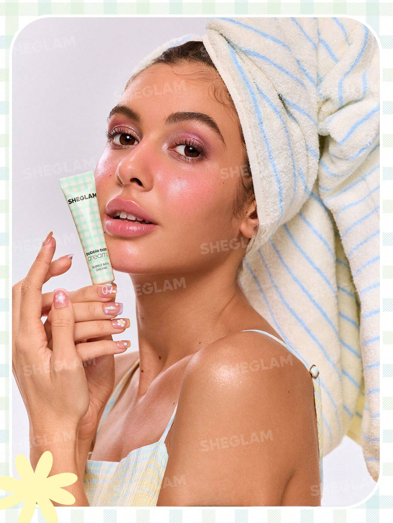 مرطب الشفاه Bubble Kiss من Sheglam + باليت Sparkle Splash + برايمر Foam Cloud + إضاءة هايلايتر + أحمر خدود ستيك