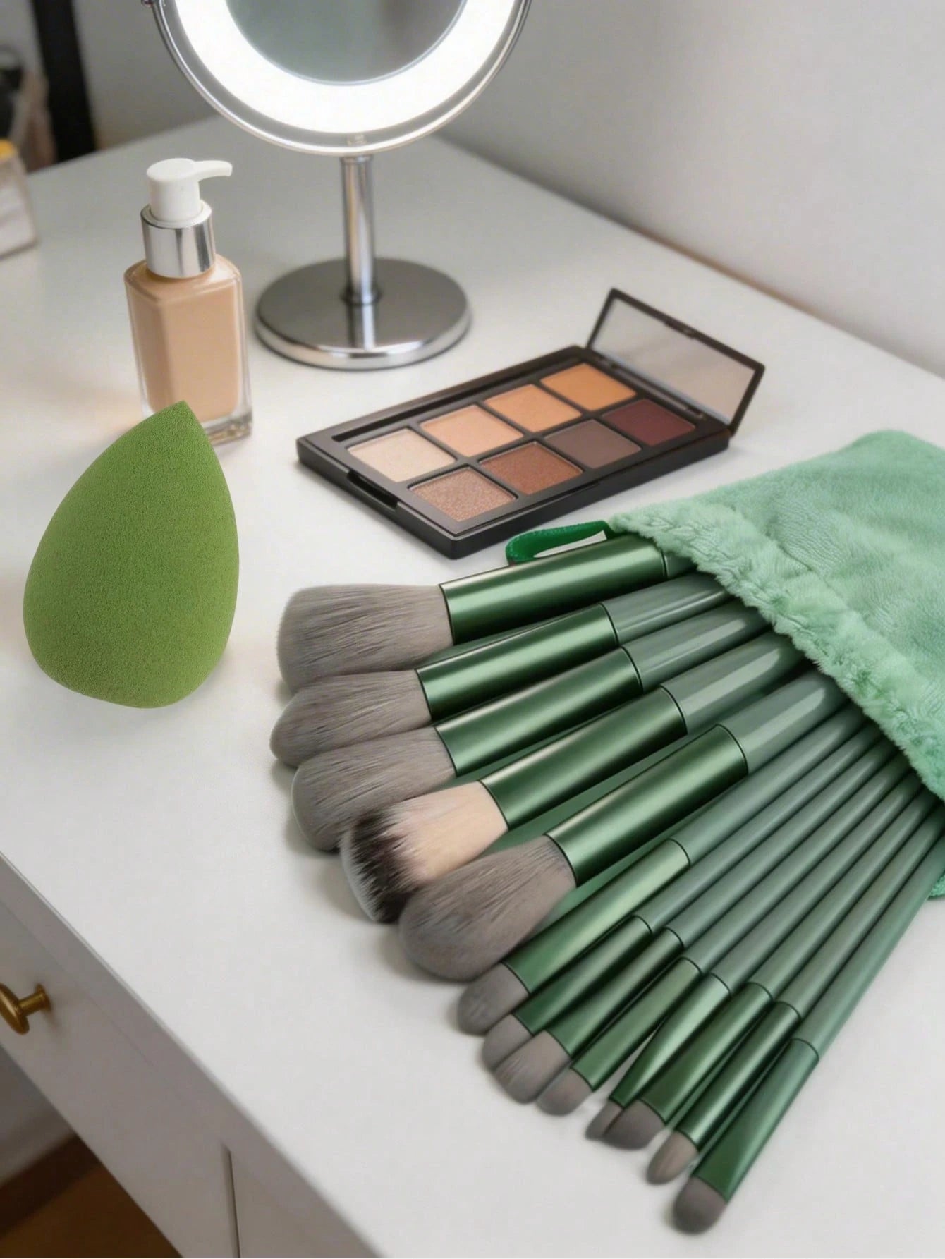 Shein 13Pcs Makeup Brush and Sponge Green