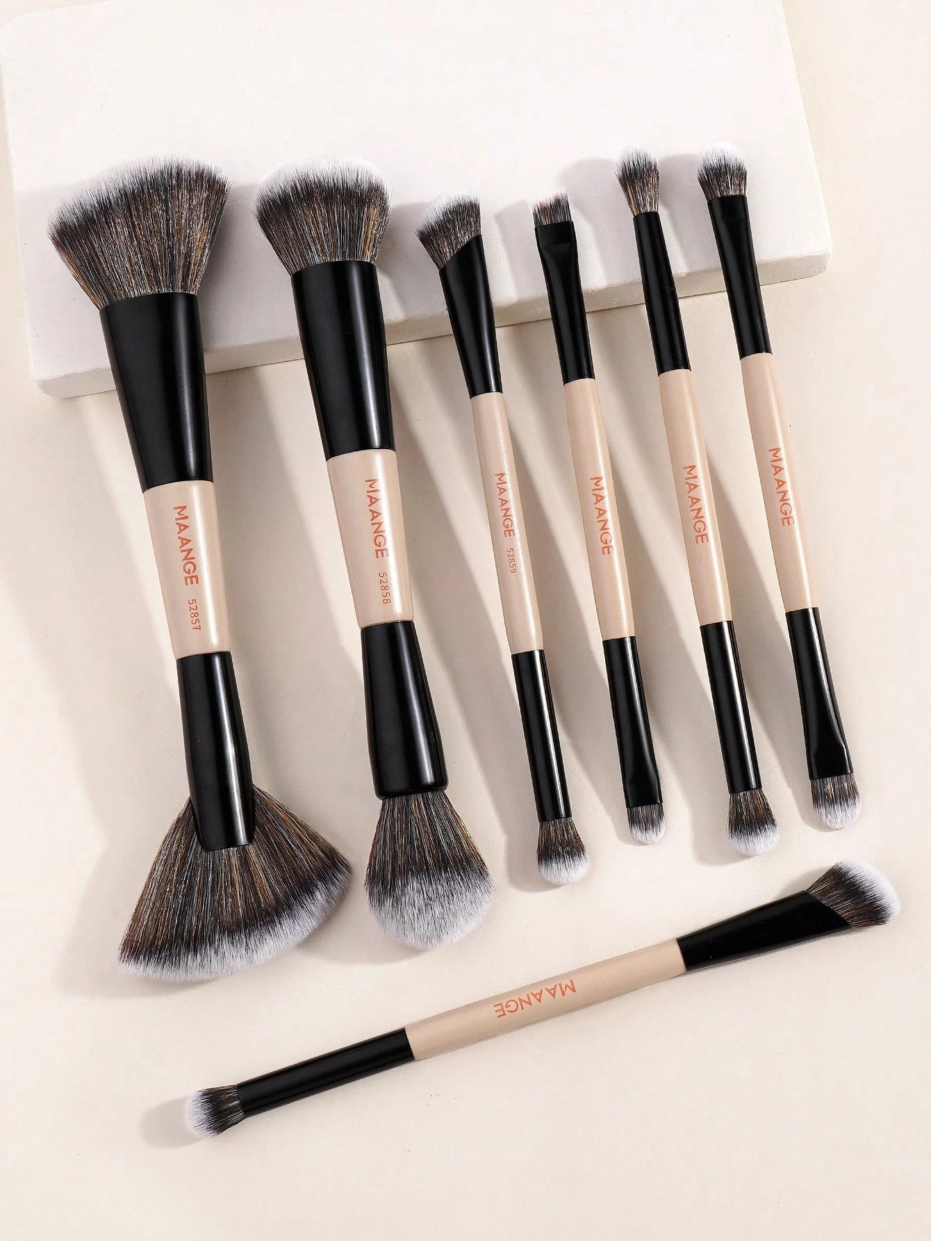 Maange 7Pcs Makeup Brush Black and Pink