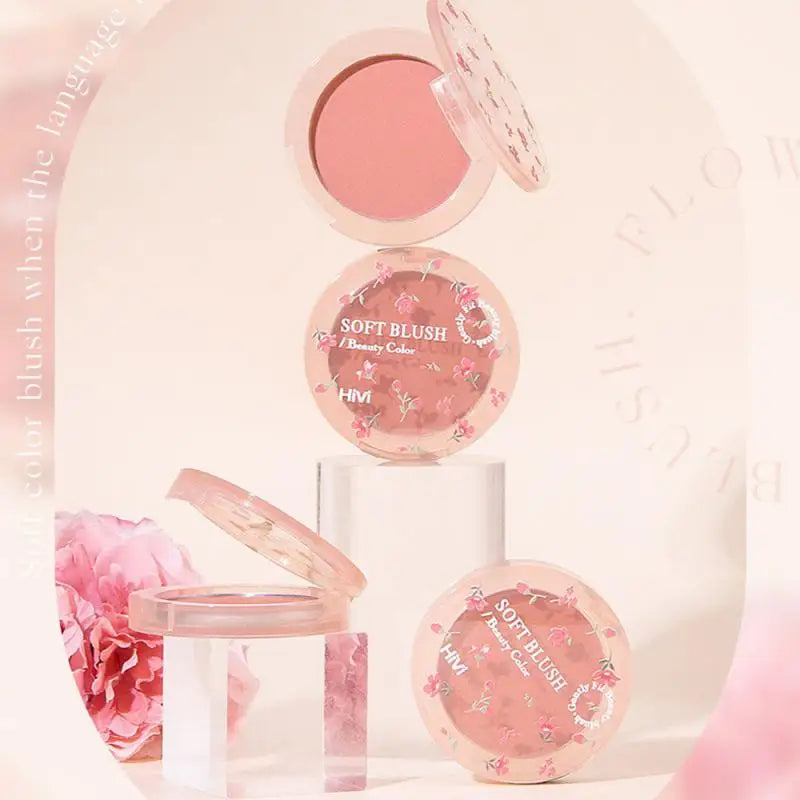 Makeup gift box consisting of 4 lipsticks - concealer - eyebrow pencil - blusher - eye shadows