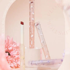 Makeup gift box consisting of 4 lipsticks - concealer - eyebrow pencil - blusher - eye shadows