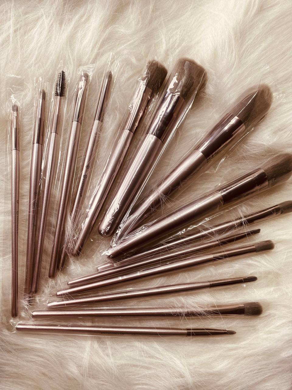 BH Cosmetics- Lavish Elegance 15 Piece Brush Set with Bag